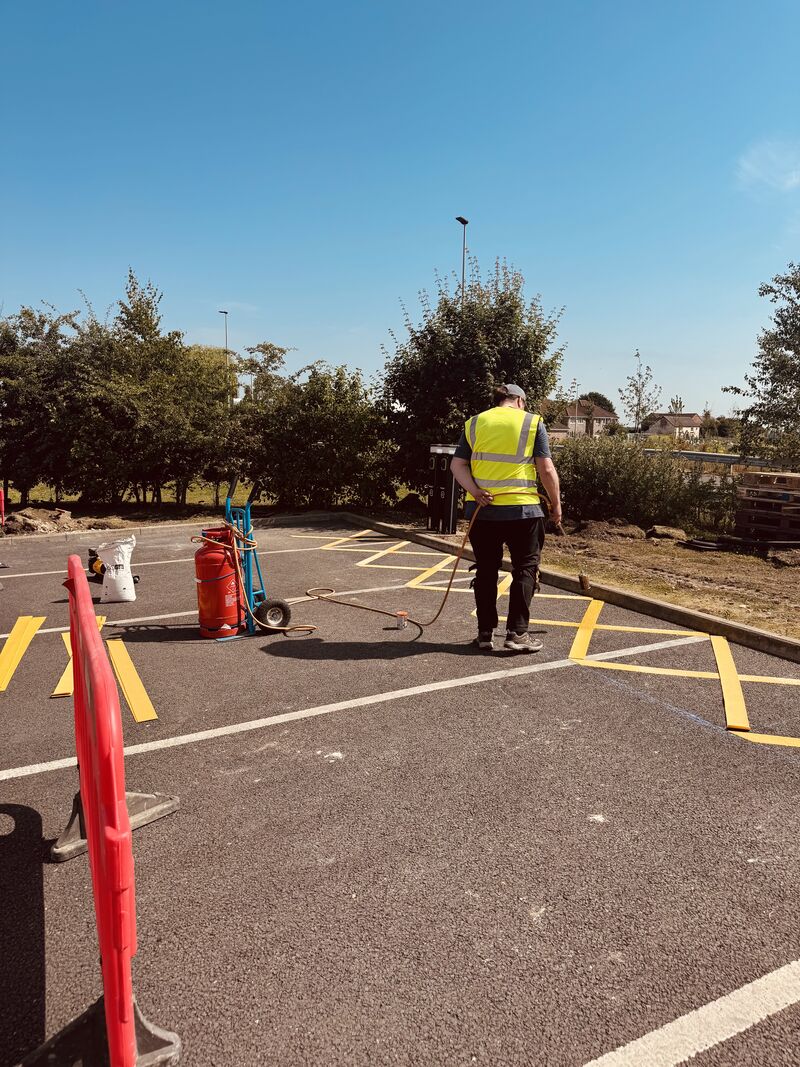 Thermoplastic line marking installation